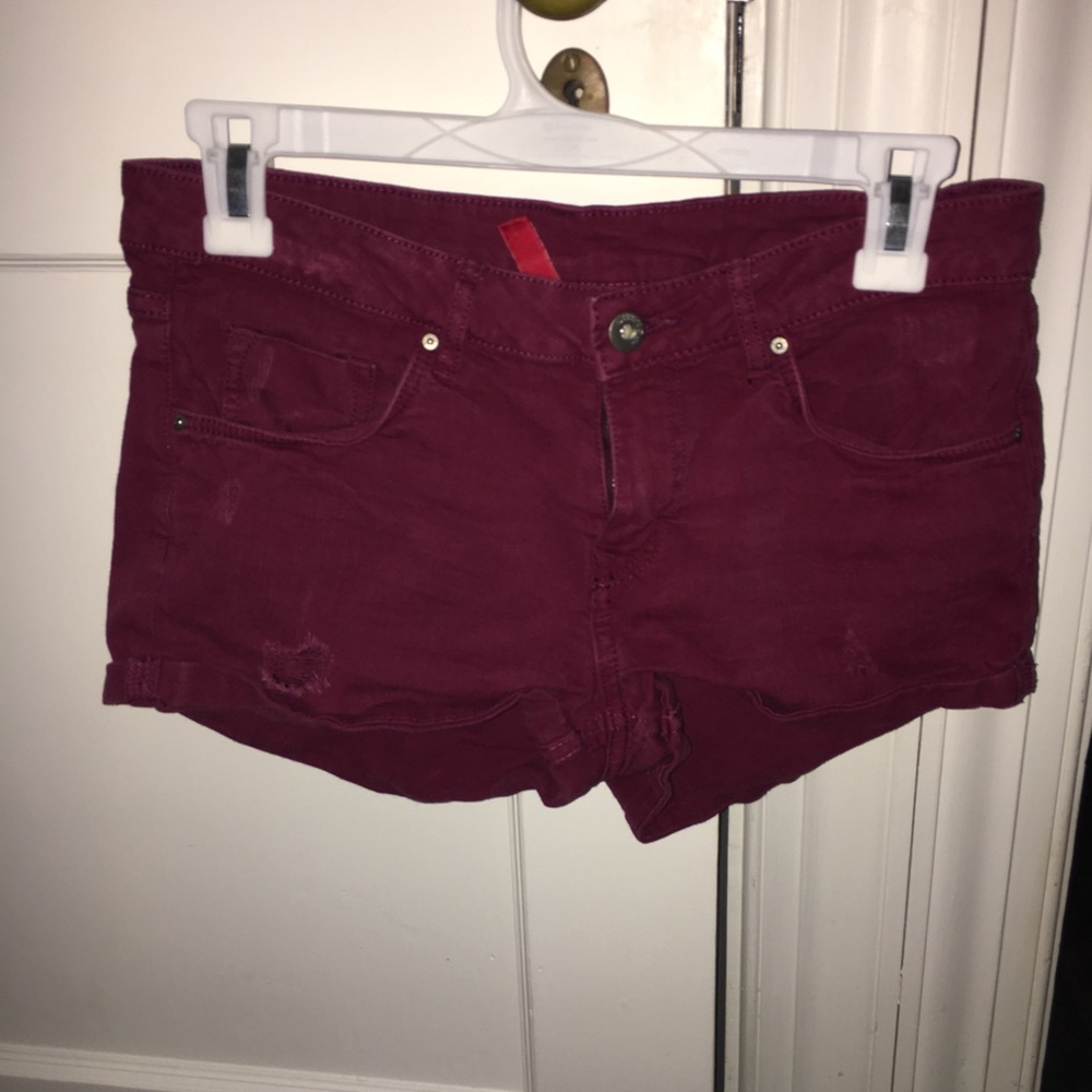 H&M maroon shorts